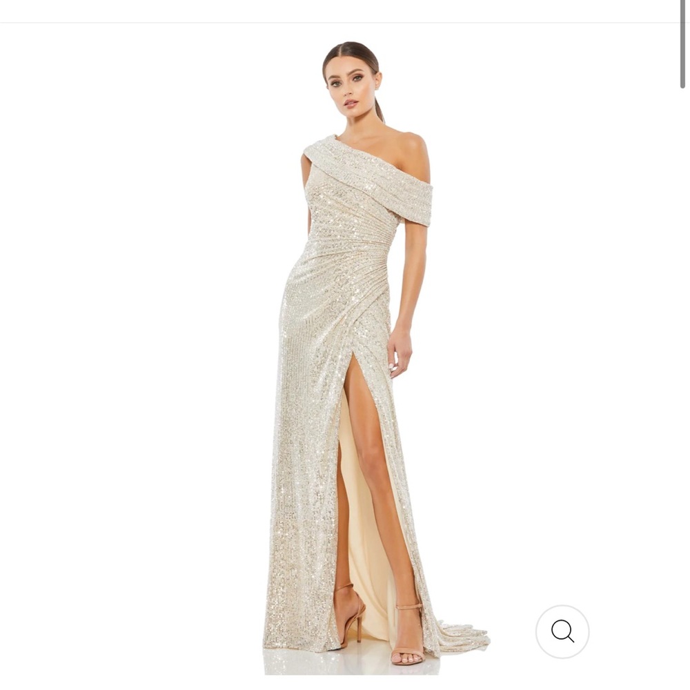 Macduggal one-shoulder ruched sequin gown!  NWT! Size 8 nude